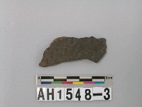 藏品(灰黑色夾砂陶片)的圖片